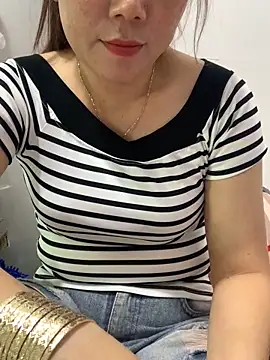 Snapshot of Baby-lovely69 chatting on 02/05/26, 03:22 Baby-lovely69 online show from 02/05/26, 03:22