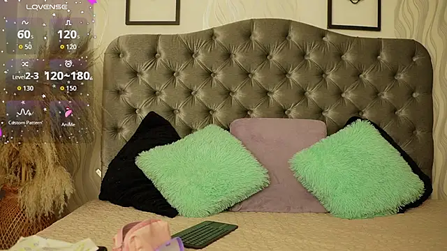 katt eyes  online show from 02/25/26, 01:21