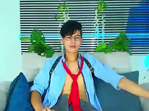 Snapshot of ThiiagoSaeenz chatting on 02/10/26, 01:15 ThiiagoSaeenz online show from 02/10/26, 01:15