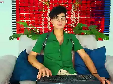 Snapshot of ThiiagoSaeenz chatting on 02/13/26, 03:08 ThiiagoSaeenz online show from 02/13/26, 03:08