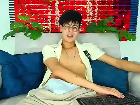 Snapshot of ThiiagoSaeenz chatting on 02/15/26, 12:18 ThiiagoSaeenz online show from 02/15/26, 12:18