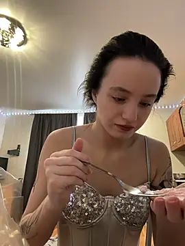 MiaTee online show from 02/01/26, 03:49