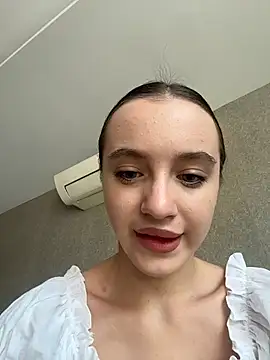 MiaTee online show from 04/08/26, 02:00