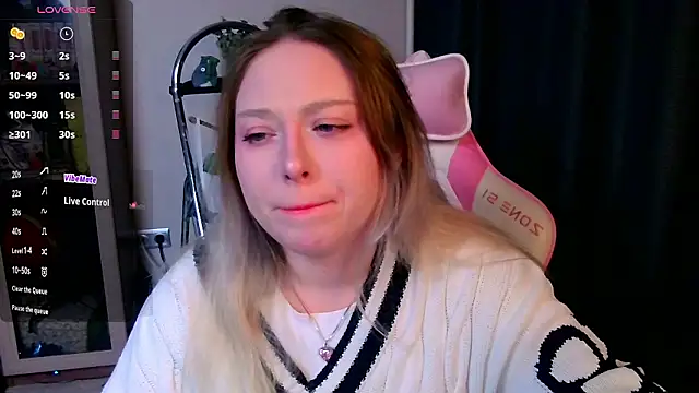 Snapshot of Emiliaaah chatting on 02/17/26, 08:15 Emiliaaah online show from 02/17/26, 08:15