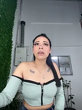 Snapshot of cristal__violetaa chatting on 02/11/26, 03:22 cristal violetaa online show from 02/11/26, 03:22