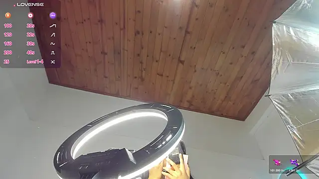 luna velveth online show from 04/11/26, 10:19