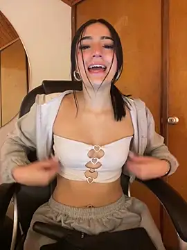 Snapshot of Valery_pink18 chatting on 02/18/26, 02:18 Valery pink18 online show from 02/18/26, 02:18