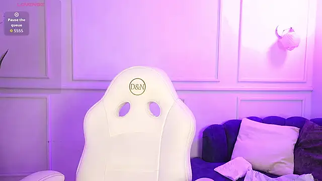 Lia Velez  online show from 03/25/26, 03:45