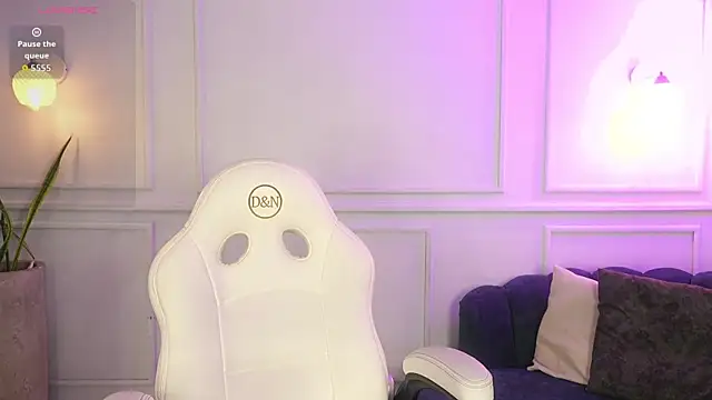 Lia Velez  online show from 03/31/26, 03:30