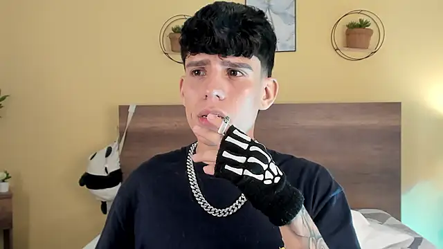 Snapshot of Angel_eros_ chatting on 02/14/26, 09:55 Angel eros online show from 02/14/26, 09:55