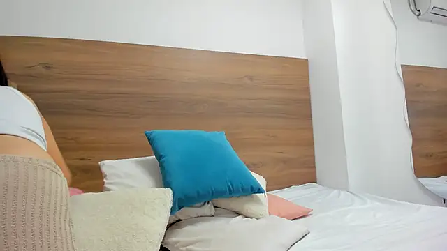 Snapshot of luz-miiaa chatting on 02/12/26, 12:00 luz-miiaa online show from 02/12/26, 12:00