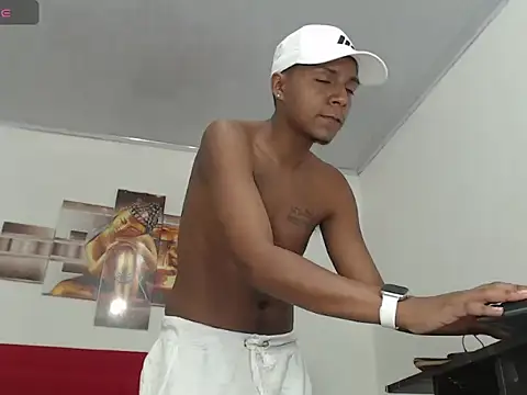 Snapshot of hotboyluxe chatting on 02/11/26, 06:13 hotboyluxe online show from 02/11/26, 06:13