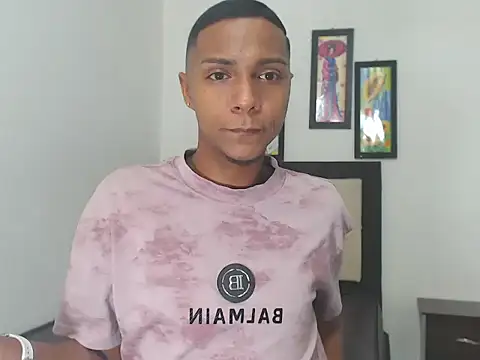 Snapshot of hotboyluxe chatting on 02/15/26, 03:47 hotboyluxe online show from 02/15/26, 03:47