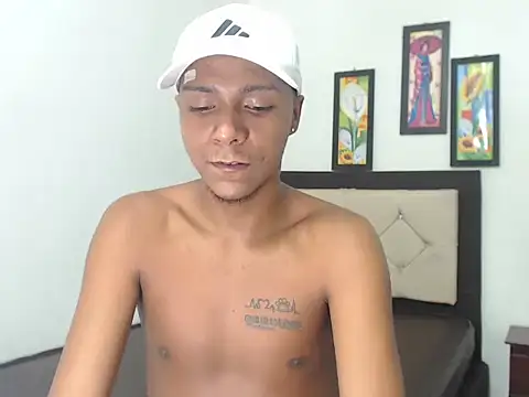 Snapshot of hotboyluxe chatting on 02/27/26, 03:17 hotboyluxe online show from 02/27/26, 03:17