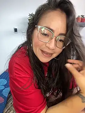 Snapshot of alisbloom chatting on 02/06/26, 06:00 alisbloom online show from 02/06/26, 06:00