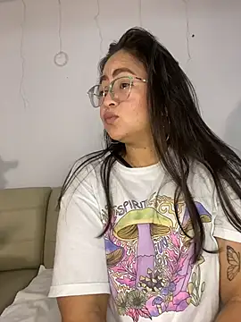 Snapshot of alisbloom chatting on 02/22/26, 05:08 alisbloom online show from 02/22/26, 05:08