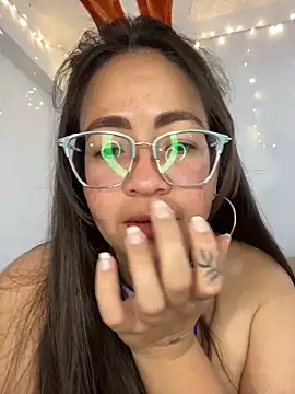 Snapshot of alisbloom chatting on 02/24/26, 06:06 alisbloom online show from 02/24/26, 06:06