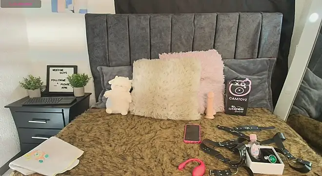 Snapshot of Petite_pepper chatting on 02/26/26, 07:46 Petite pepper online show from 02/26/26, 07:46