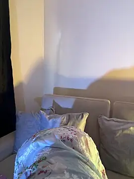 isabella-collins- online show from 02/07/26, 12:42