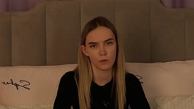 NikkiRyx online show from 04/16/26, 09:39