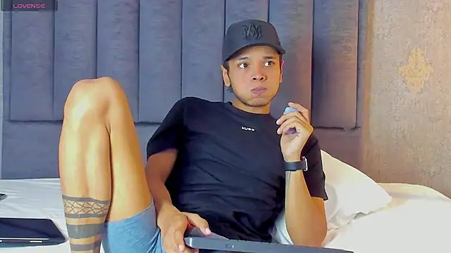 Alejandroo Montenegro online show from 03/22/26, 10:13