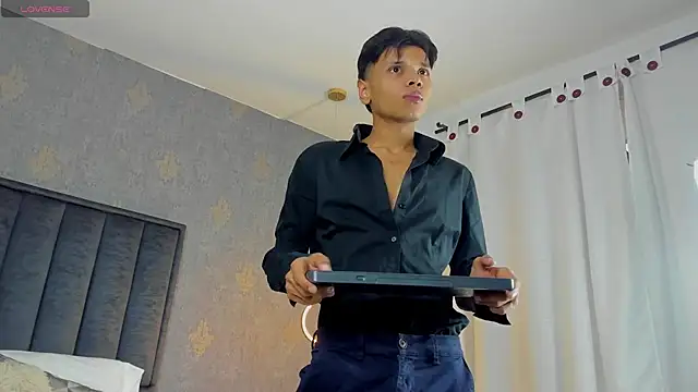 Alejandroo Montenegro online show from 03/25/26, 08:37