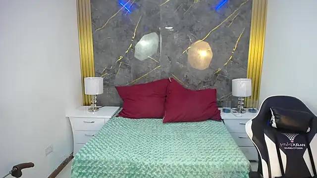 JORDAN MOOR online show from 04/01/26, 12:17