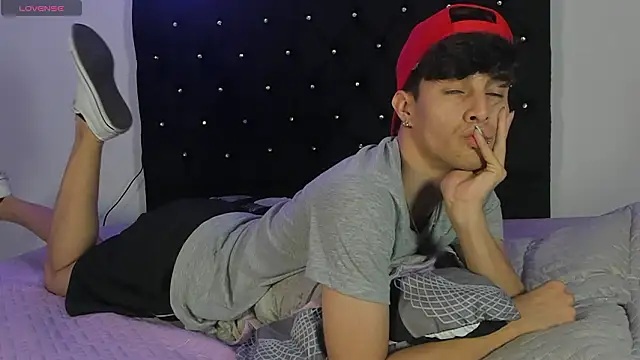 Snapshot of axxxel_twink chatting on 02/19/26, 01:34 axxxel twink online show from 02/19/26, 01:34