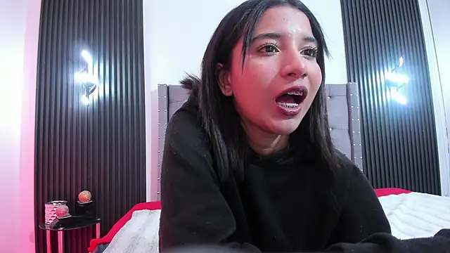 Snapshot of Emily_bruss chatting on 02/05/26, 03:22 Emily bruss online show from 02/05/26, 03:22