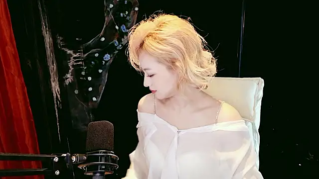 Snapshot of Lady-Mia777 chatting on 02/08/26, 12:19 Lady-Mia777 online show from 02/08/26, 12:19