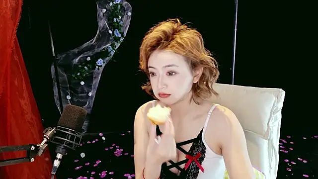 Lady-Mia777 online show from 04/01/26, 02:56