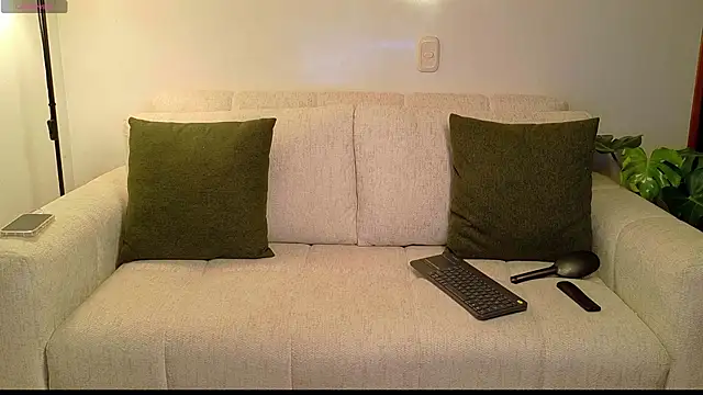 ivonnybonita   online show from 04/11/26, 02:49