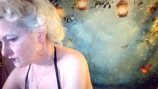Snapshot of Blondie_the_librarian chatting on 05/09/26, 01:11 Blondie the librarian online show from 05/09/26, 01:11