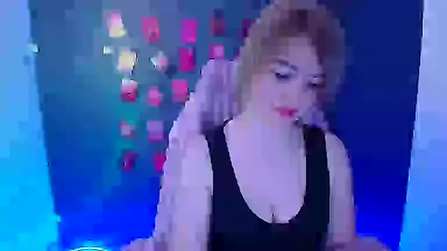 Snapshot of CuttieEmma chatting on 02/14/26, 06:43 CuttieEmma online show from 02/14/26, 06:43