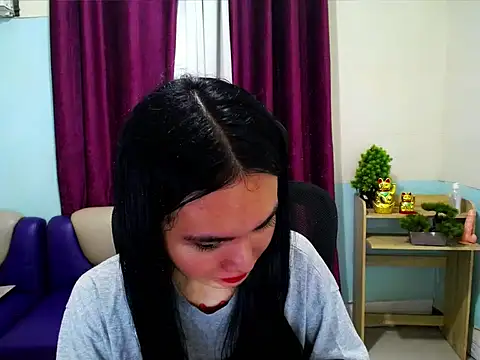 Snapshot of devine_goddess chatting on 04/23/26, 12:29 devine goddess online show from 04/23/26, 12:29