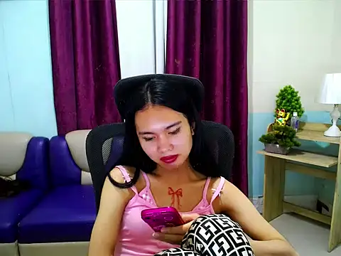 Snapshot of devine_goddess chatting on 05/05/26, 11:29 devine goddess online show from 05/05/26, 11:29