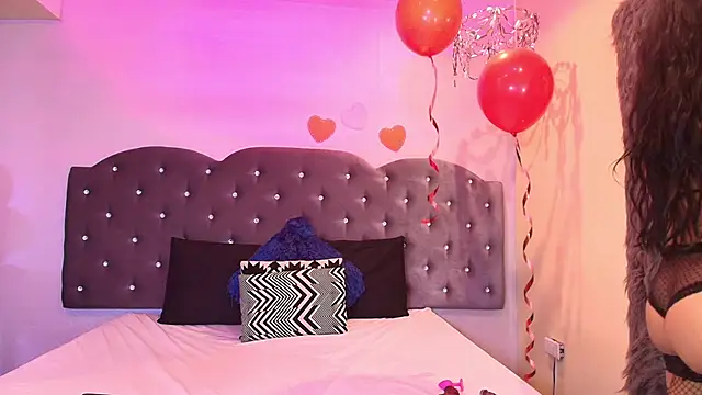 Snapshot of Lara_pons chatting on 02/19/26, 02:02 Lara pons online show from 02/19/26, 02:02