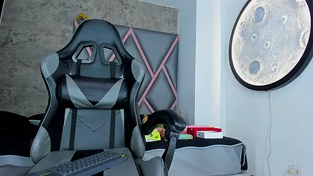 Snapshot of Emily-Queen03 chatting on 02/19/26, 11:39 Emily-Queen03 online show from 02/19/26, 11:39