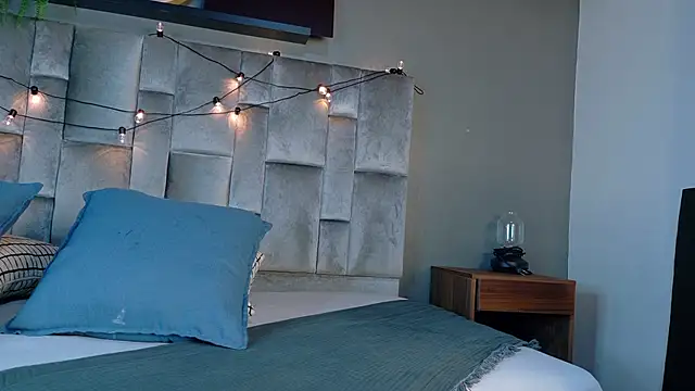 EmmaLou   online show from 02/09/26, 04:16