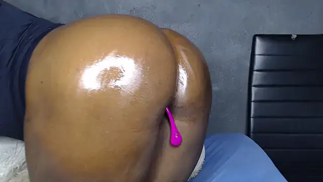 hotassxx95 online show from 02/05/26, 07:40