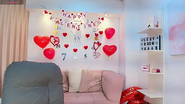 Snapshot of Luna_Millers chatting on 02/19/26, 04:08 Luna Millers online show from 02/19/26, 04:08