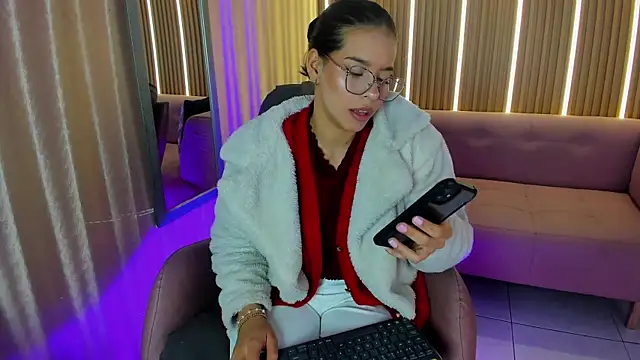 Luna Millers online show from 05/09/26, 04:17
