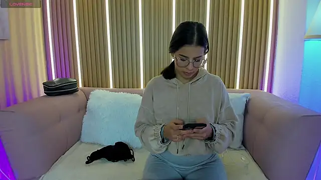 Luna Millers online show from 05/26/26, 04:08