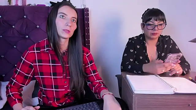 Valkiria-and-Dione online show from 02/09/26, 07:40