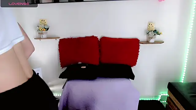 Snapshot of NathalialLooes chatting on 02/22/26, 09:57 NathalialLooes online show from 02/22/26, 09:57