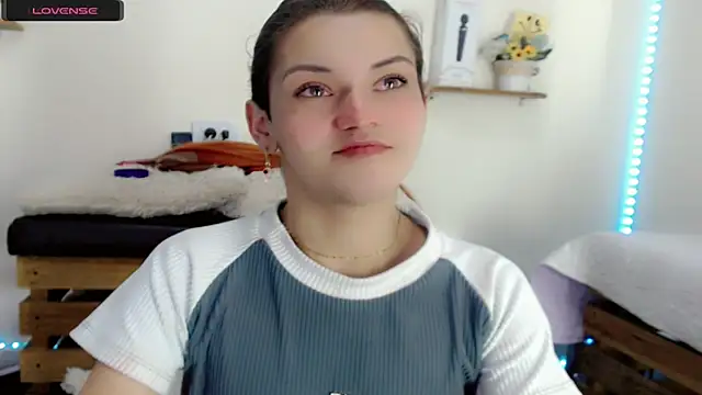 NathalialLooes online show from 04/15/26, 05:36