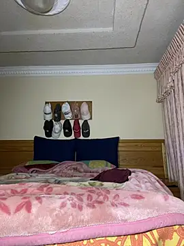 Snapshot of -HIIM- chatting on 07/05/26, 06:59 -HIIM- online show from 07/05/26, 06:59