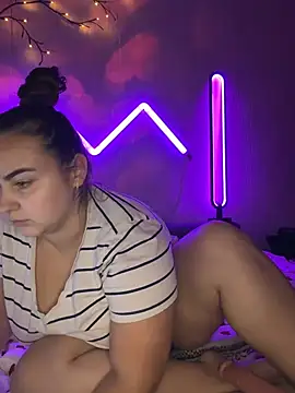 Snapshot of AlyaX_X chatting on 02/15/26, 10:28 AlyaX X online show from 02/15/26, 10:28