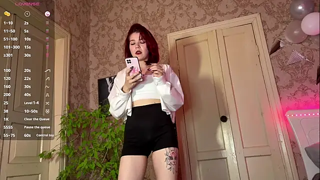 LaurynGeisinger online show from 04/03/26, 01:53