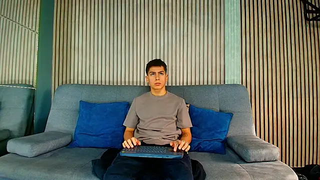 Aron pulse online show from 02/12/26, 01:17